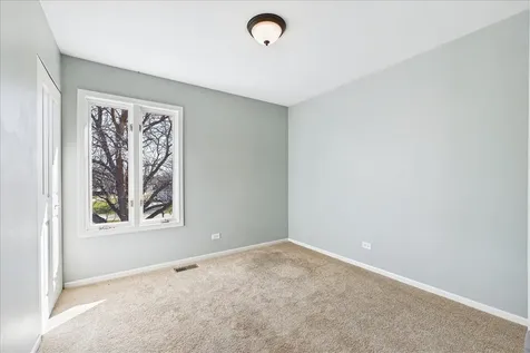 209 Mooregate Trail Hawthorn Woods IL 60047
