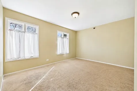 209 Mooregate Trail Hawthorn Woods IL 60047