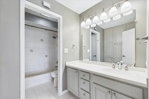 209 Mooregate Trail Hawthorn Woods IL 60047