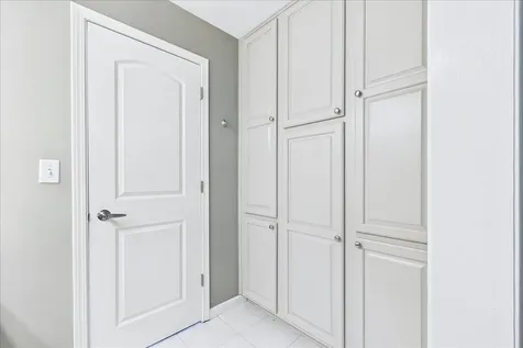 209 Mooregate Trail Hawthorn Woods IL 60047