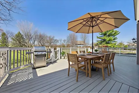 209 Mooregate Trail Hawthorn Woods IL 60047
