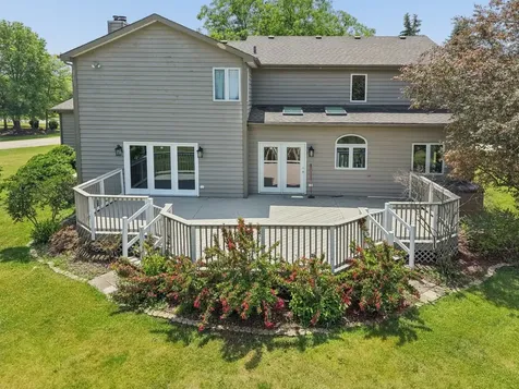 209 Mooregate Trail Hawthorn Woods IL 60047