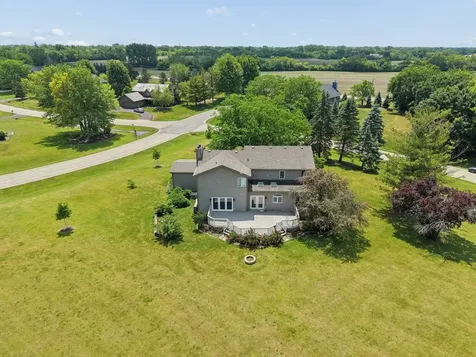 209 Mooregate Trail Hawthorn Woods IL 60047