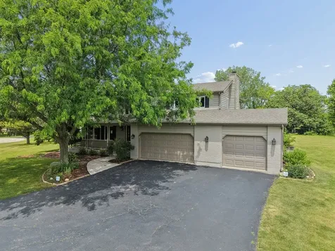 209 Mooregate Trail Hawthorn Woods IL 60047