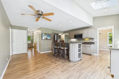 209 Mooregate Trail Hawthorn Woods IL 60047