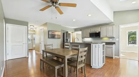 209 Mooregate Trail Hawthorn Woods IL 60047