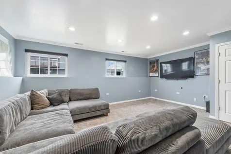2104 Oakleaf Lane Lake Villa IL 60046