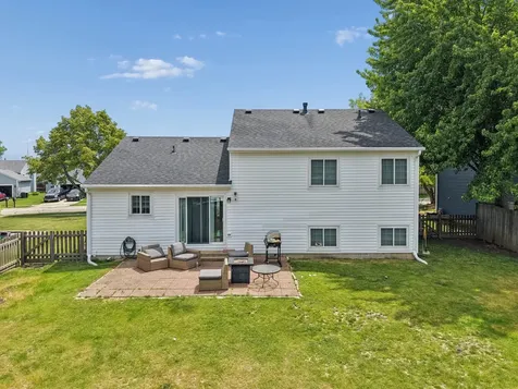 2104 Oakleaf Lane Lake Villa IL 60046