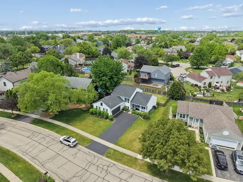 2104 Oakleaf Lane Lake Villa IL 60046