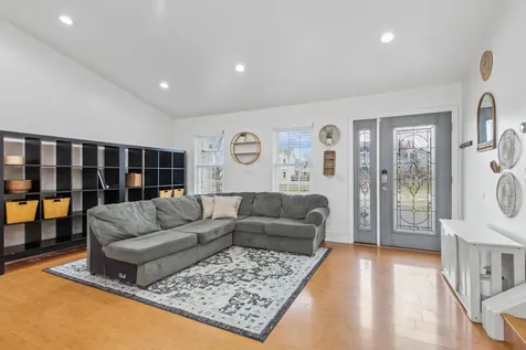 2104 Oakleaf Lane Lake Villa IL 60046