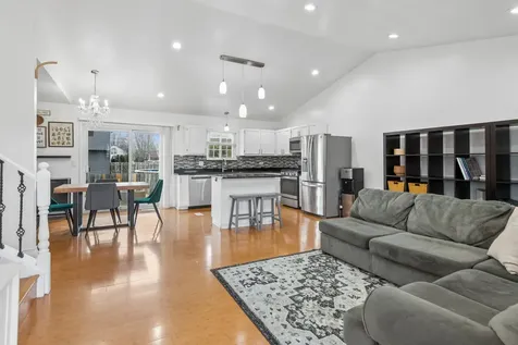 2104 Oakleaf Lane Lake Villa IL 60046