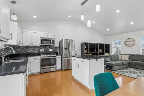 2104 Oakleaf Lane Lake Villa IL 60046