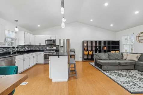 2104 Oakleaf Lane Lake Villa IL 60046