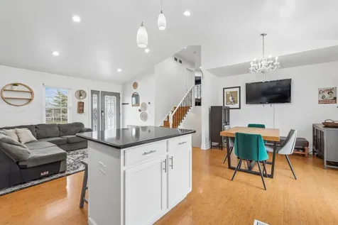 2104 Oakleaf Lane Lake Villa IL 60046