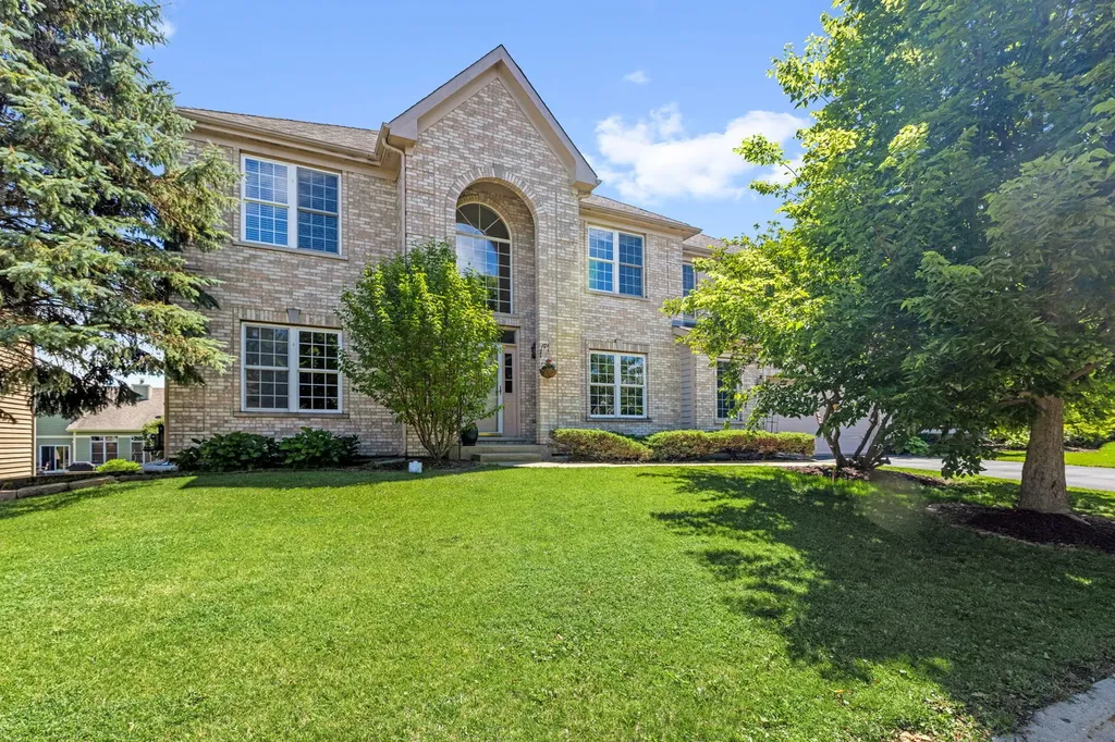 4 Sherwood Court Lake In The Hills IL 60156