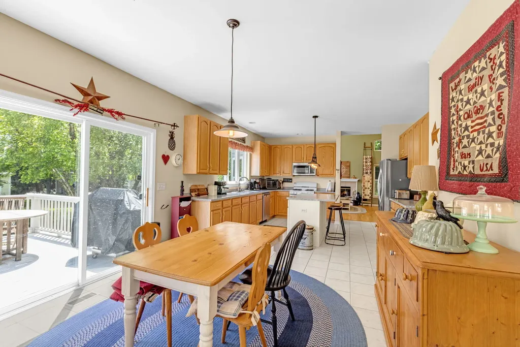 4 Sherwood Court Lake In The Hills IL 60156