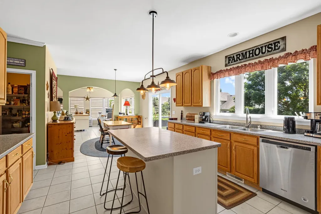4 Sherwood Court Lake In The Hills IL 60156