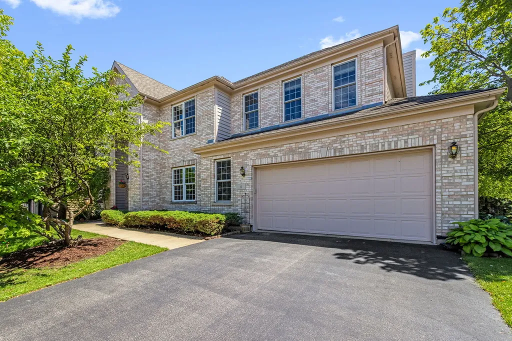 4 Sherwood Court Lake In The Hills IL 60156