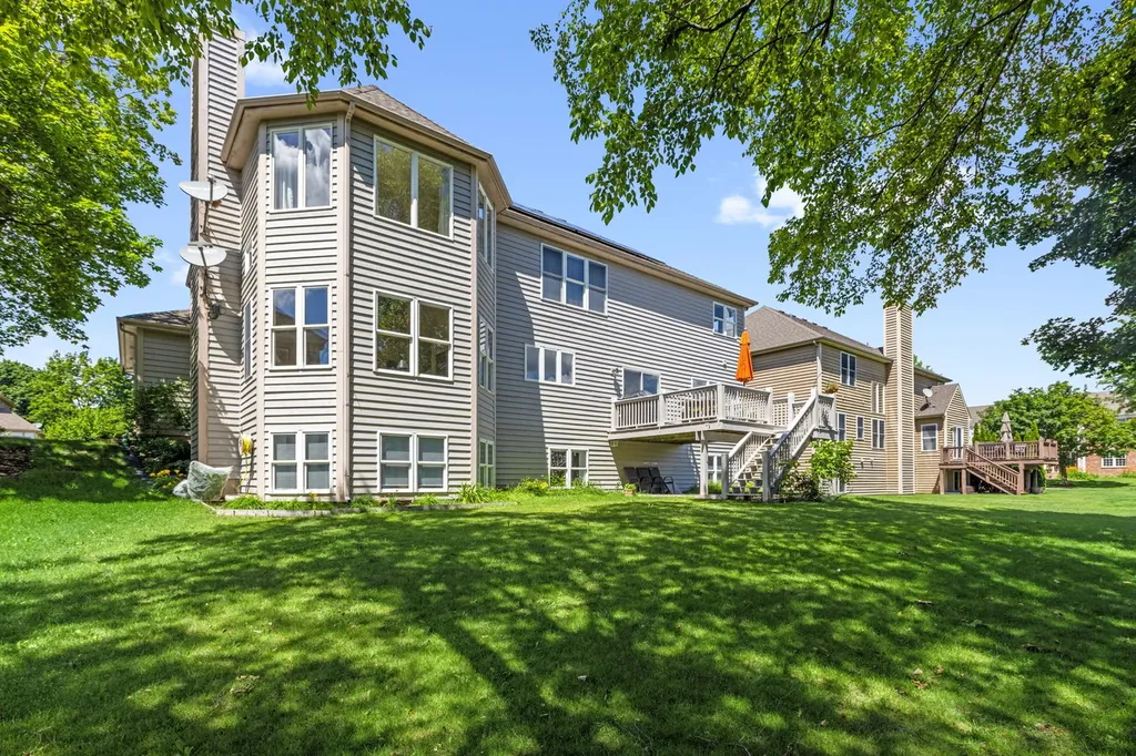 4 Sherwood Court Lake In The Hills IL 60156