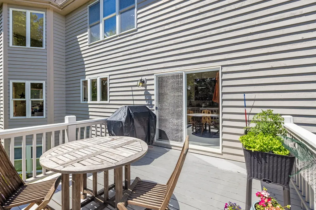 4 Sherwood Court Lake In The Hills IL 60156