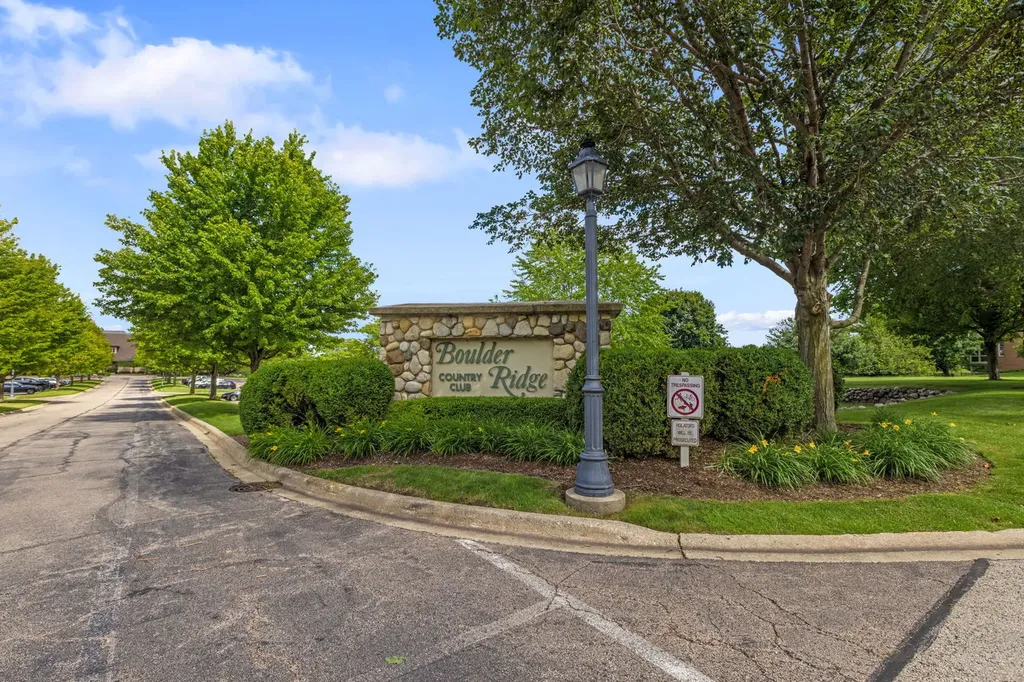 4 Sherwood Court Lake In The Hills IL 60156
