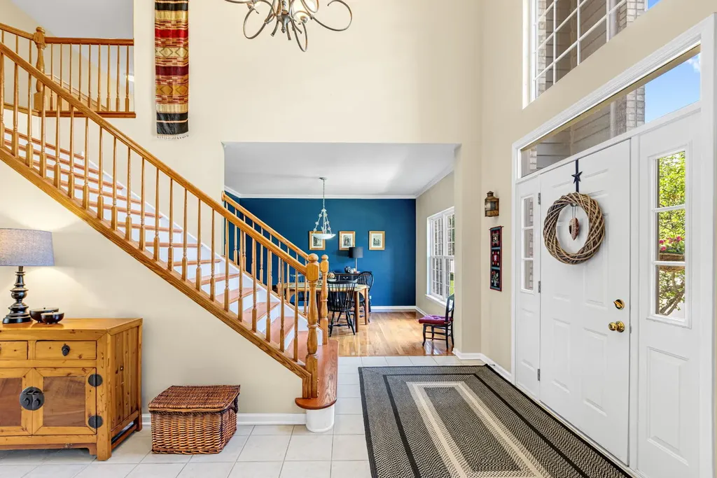4 Sherwood Court Lake In The Hills IL 60156