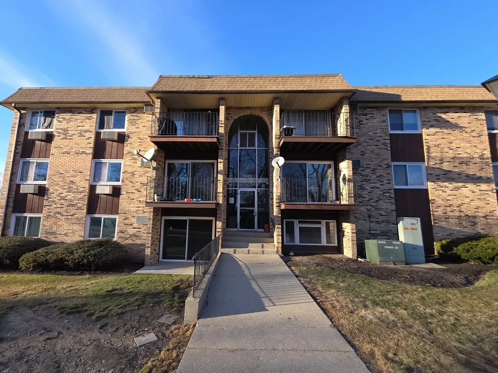1045 Higgins Quarters Drive Hoffman Estates IL 60169
