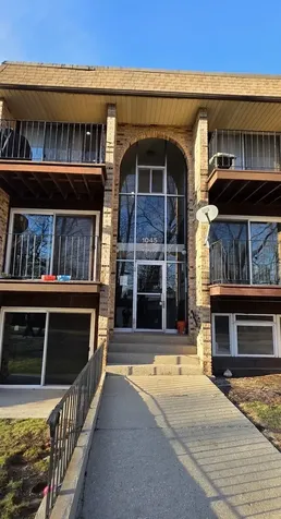 1045 Higgins Quarters Drive Hoffman Estates IL 60169