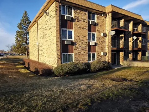1045 Higgins Quarters Drive Hoffman Estates IL 60169