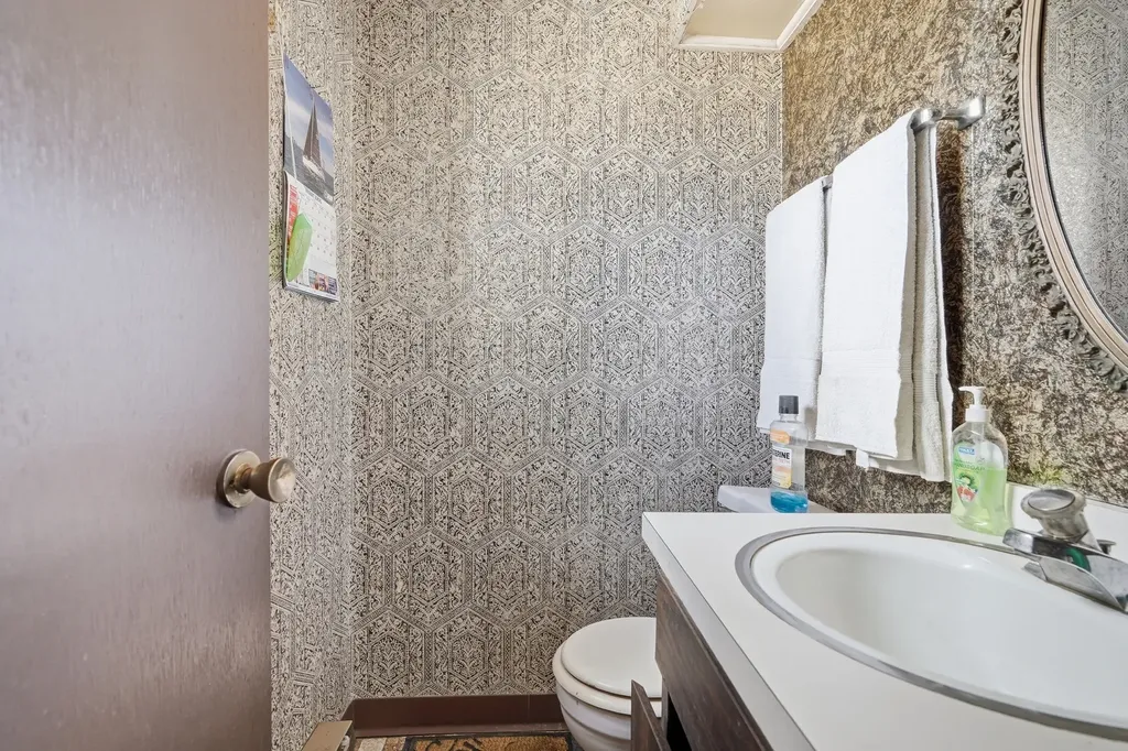 6728 West 64th Place Chicago IL 60638