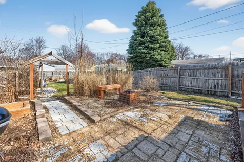1021 East Taylor Street Dekalb IL 60115
