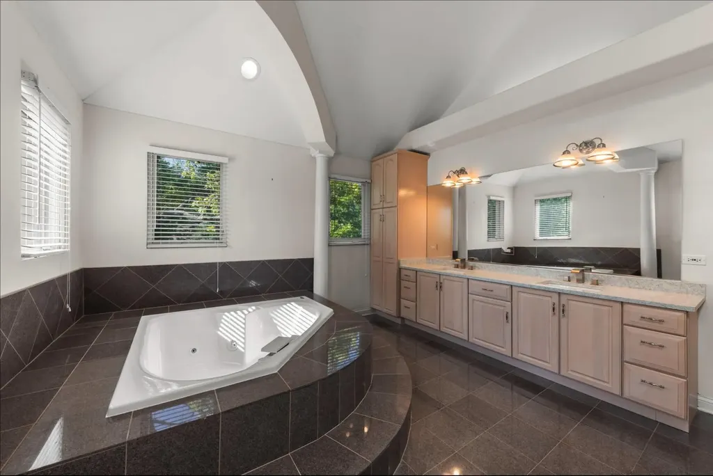 2308 Fleetwood Court Naperville IL 60565