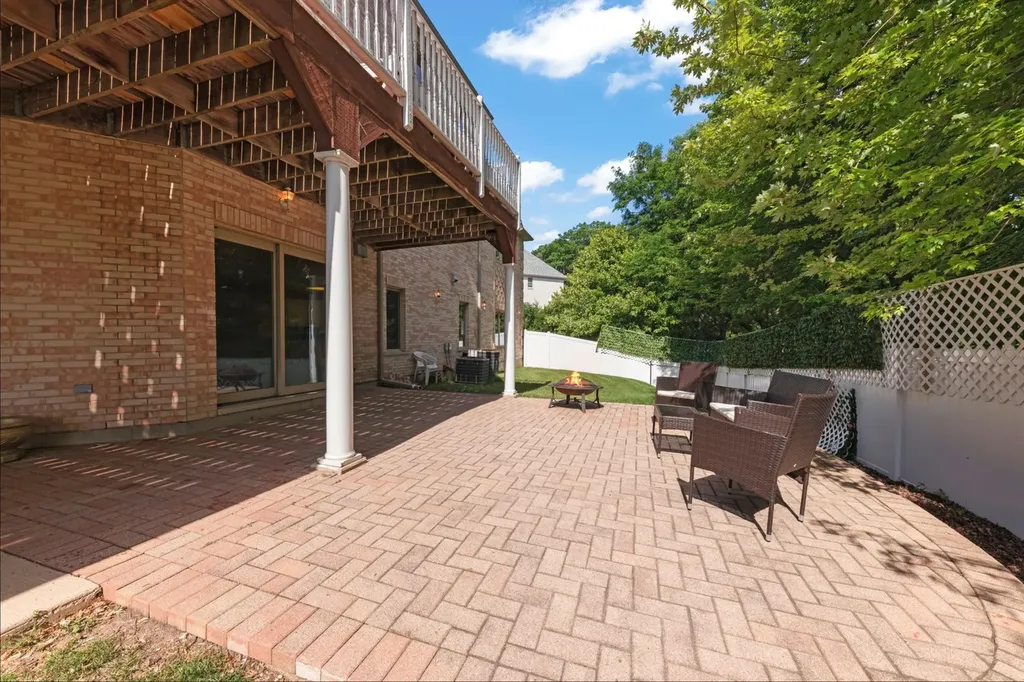 2308 Fleetwood Court Naperville IL 60565