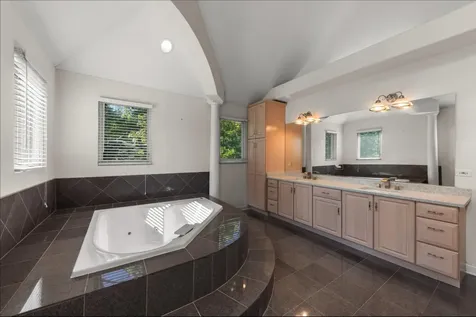2308 Fleetwood Court Naperville IL 60565