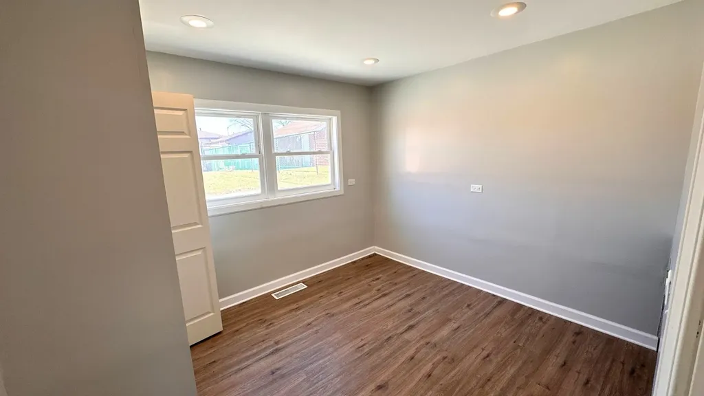12741 South Manistee Avenue Chicago IL 60633