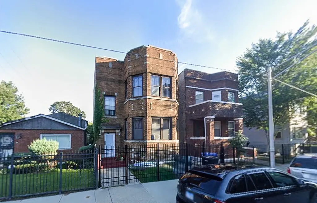 2821 East 77th Place Chicago IL 60649