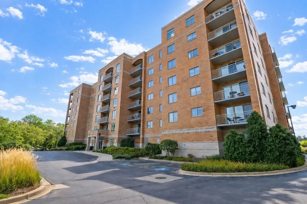 6807 North Milwaukee Avenue Niles IL 60714