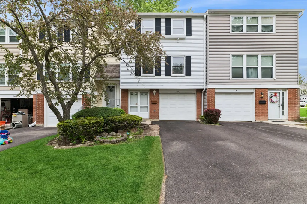 1813 Lancashire Court Schaumburg IL 60194