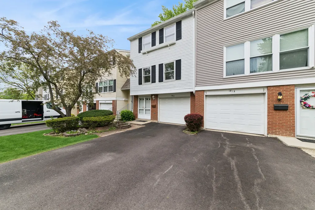 1813 Lancashire Court Schaumburg IL 60194