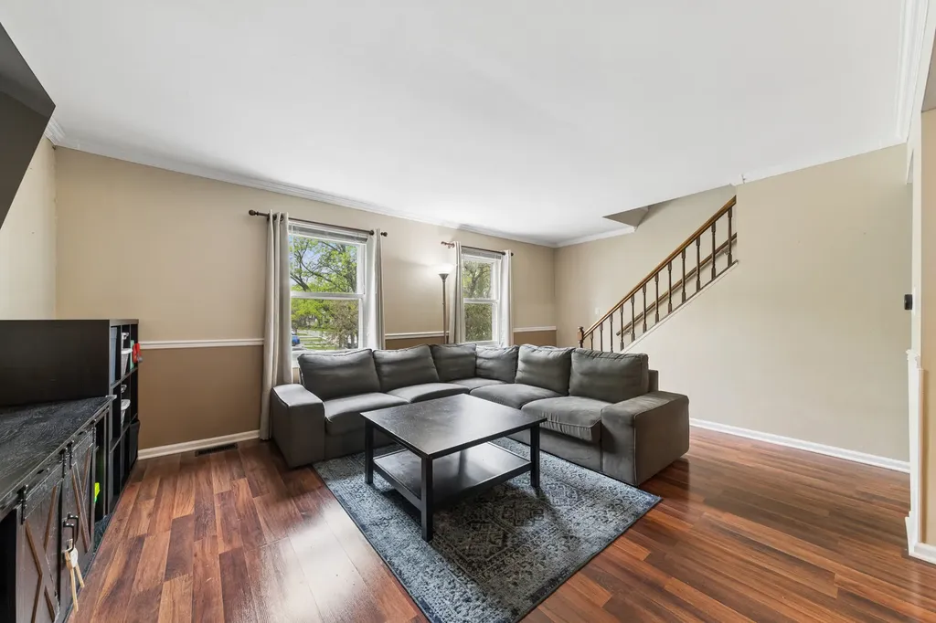 1813 Lancashire Court Schaumburg IL 60194