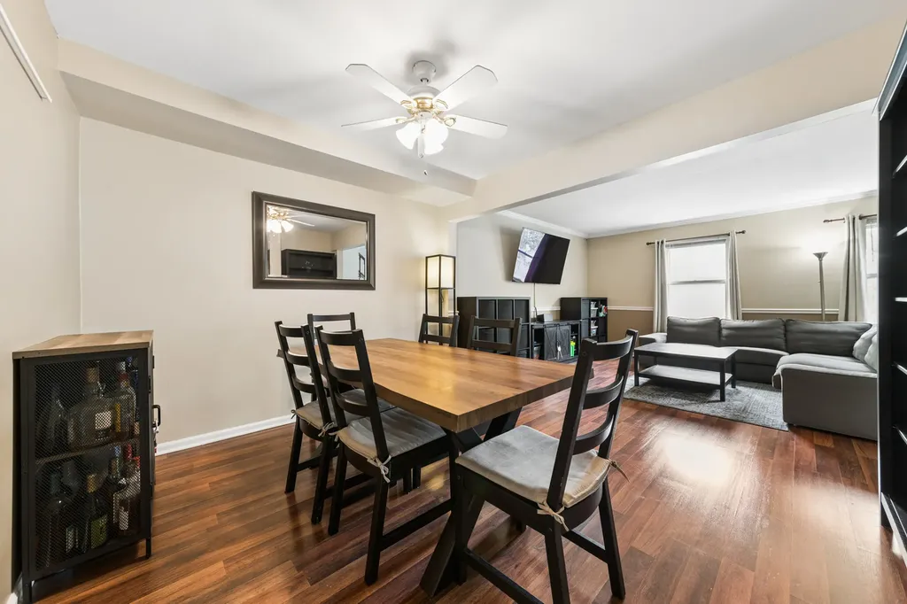 1813 Lancashire Court Schaumburg IL 60194