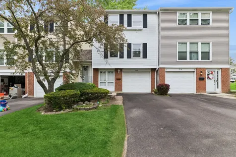 1813 Lancashire Court Schaumburg IL 60194