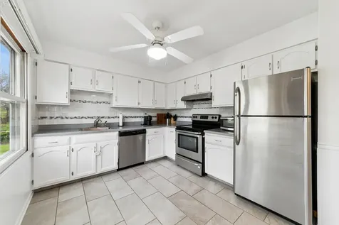 1813 Lancashire Court Schaumburg IL 60194