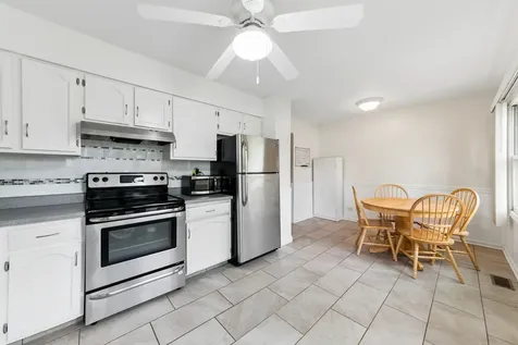1813 Lancashire Court Schaumburg IL 60194