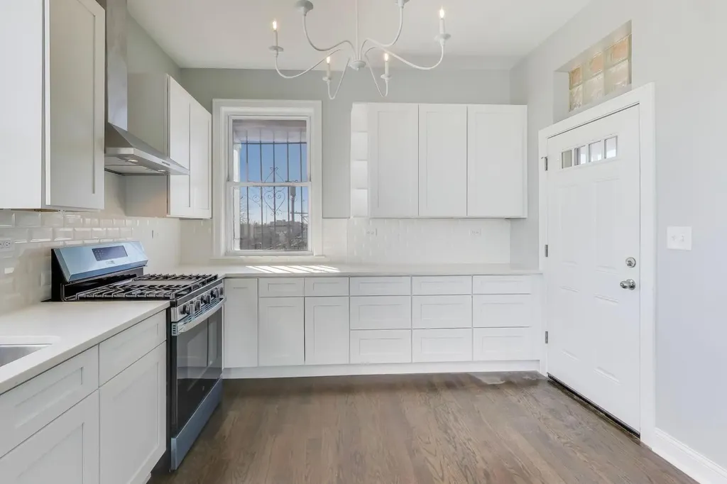 313 East 60th Street Chicago IL 60637