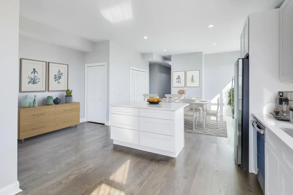 313 East 60th Street Chicago IL 60637