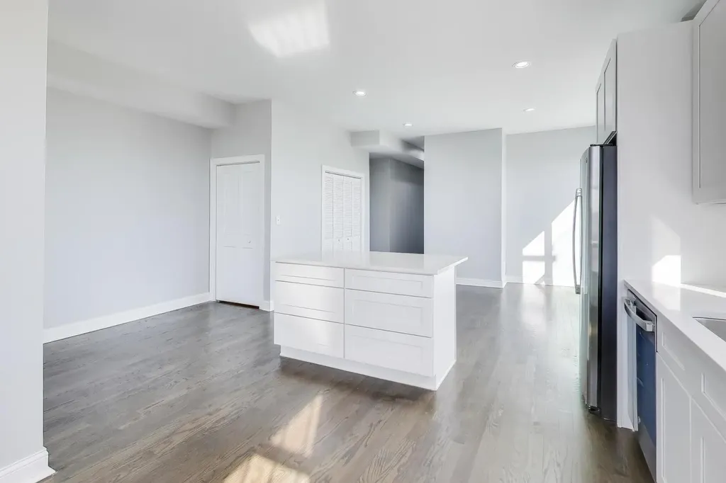 313 East 60th Street Chicago IL 60637