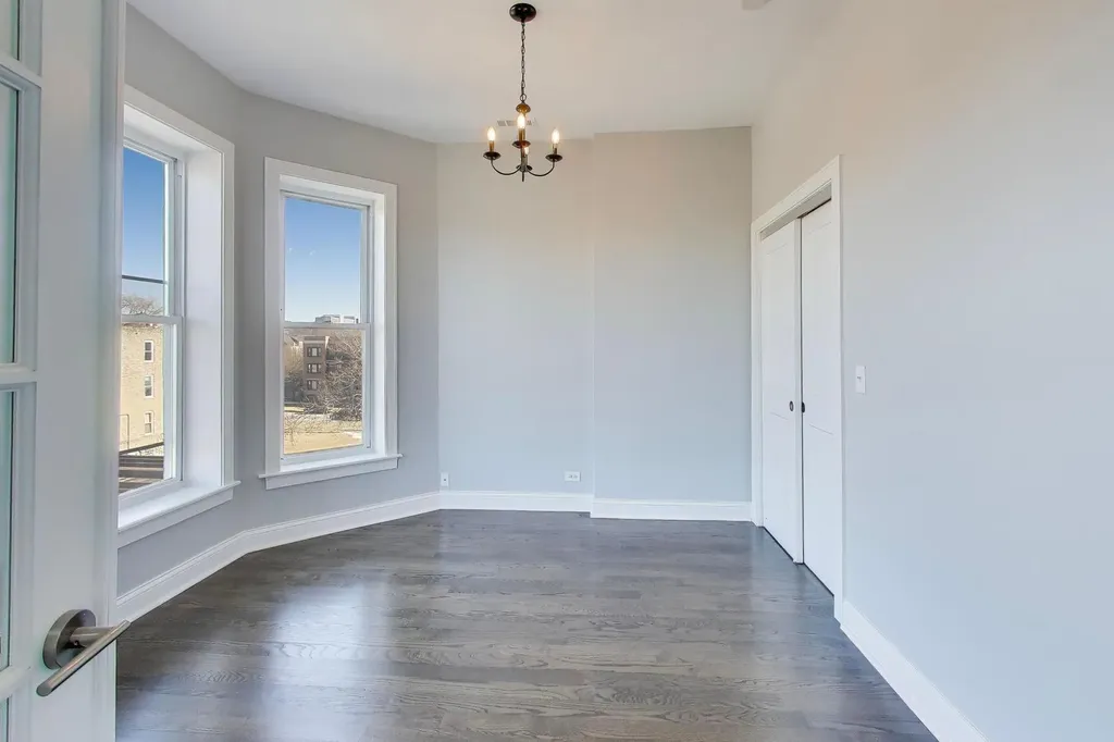 313 East 60th Street Chicago IL 60637