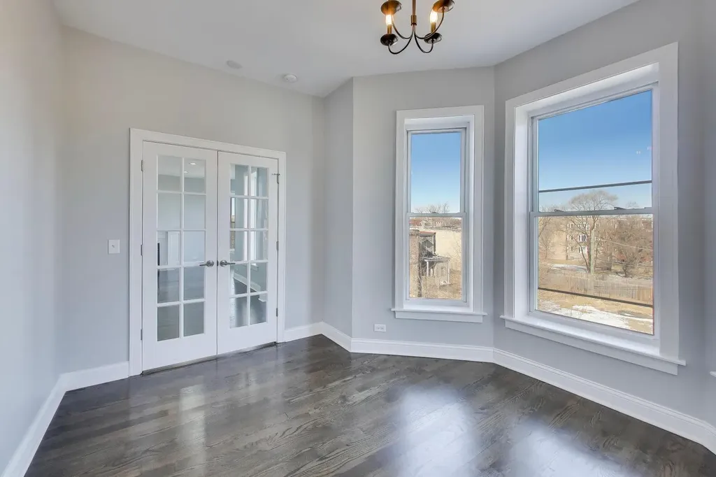 313 East 60th Street Chicago IL 60637
