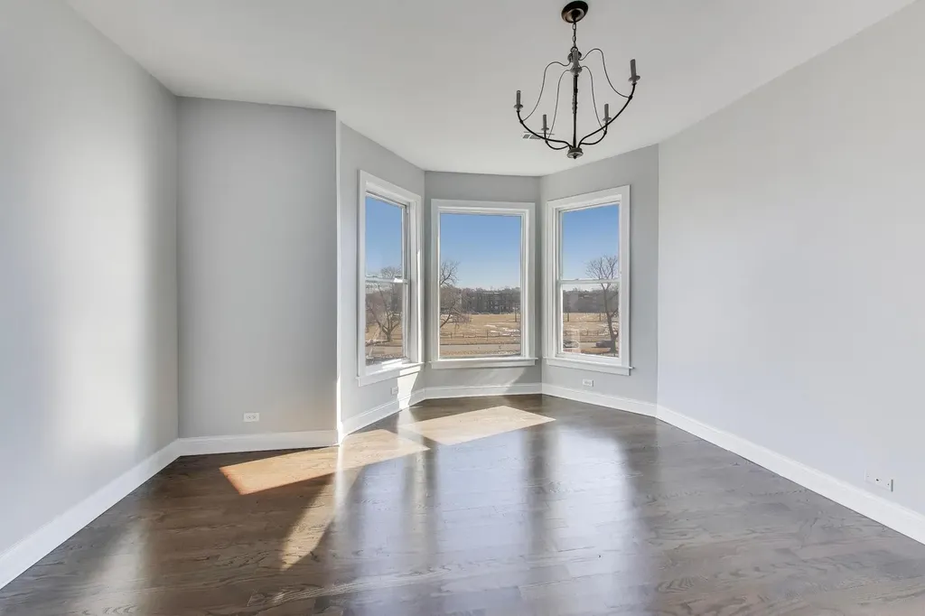 313 East 60th Street Chicago IL 60637
